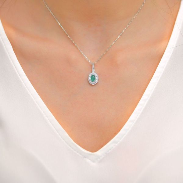 Picture of Attractive  Emerald & Diamond Necklace