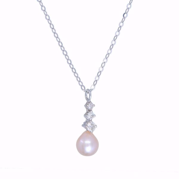 Picture of Elegant Diamond & Pearl Necklace